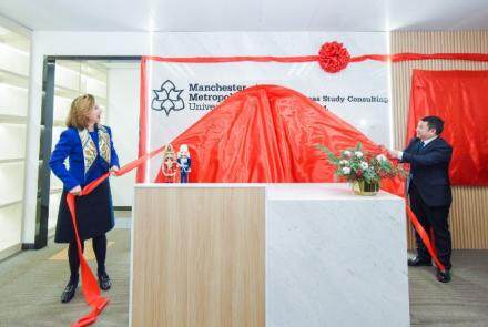 英国驻华大使为曼彻斯特城市大学在武汉的新办事处揭幕‎